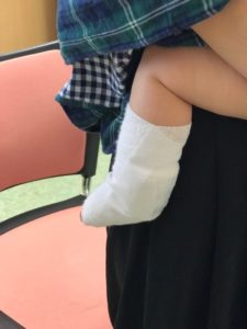 手術後の赤ちゃんの足